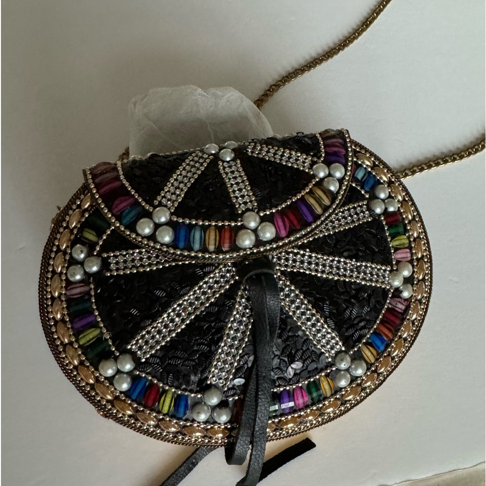 LULU Crossbody Beaded Clam Shell Purse w/ Metal Strap, Multi Colored Beads NWOT - Picture 4 of 6